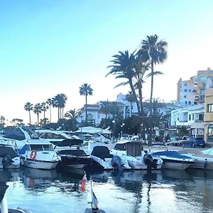 https://casita-junto-al-mar-en-el-puerto-de-cabopino.es-andalucia.com