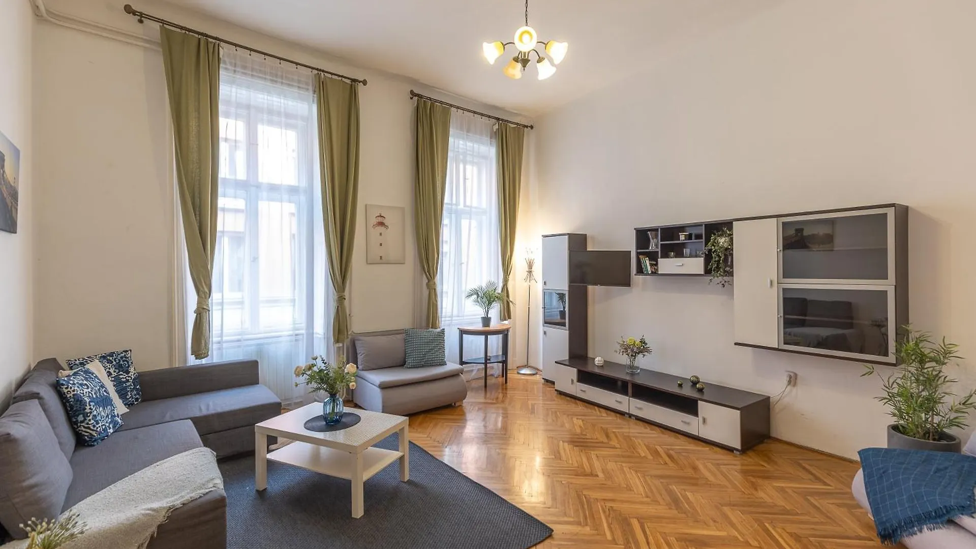 Raday Corner Apartment location